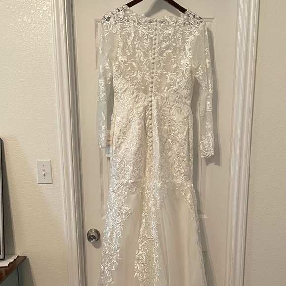 Sheath style Wedding Dress - Picture 6 of 11